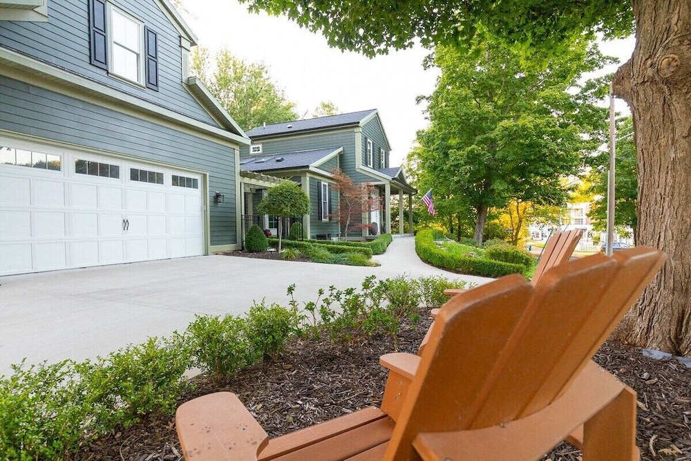 Third Coast Hideaway - Saugatuck - Douglas Downtown Area - Spacious & Spotless