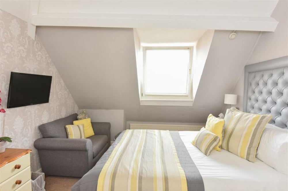 Hollies Guest House