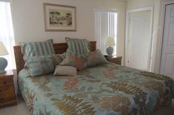 4br, 3ba T/home W/ Screened-in Heated Pool 4 Bedroom Townhouse by Redawning view 3