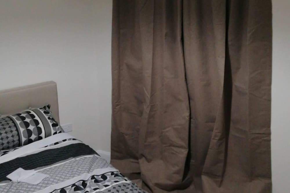 Remarkable 1-bed Apartment in Luton view 2