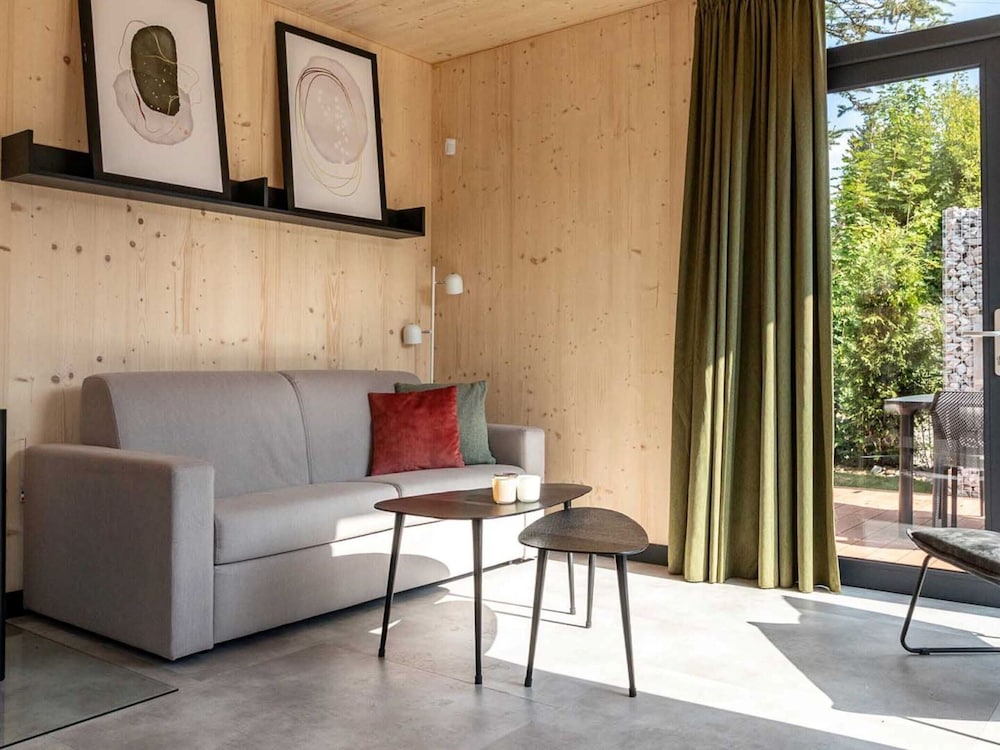 Modern Holiday Home With sun Shower