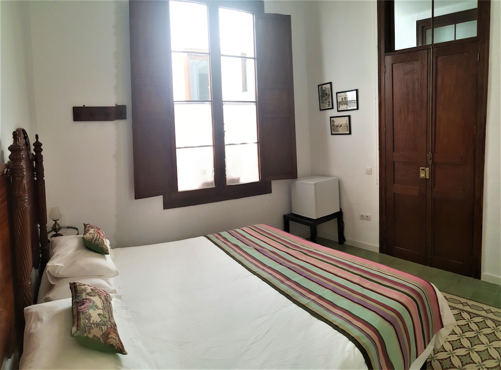 Los Canaritos Guest-House