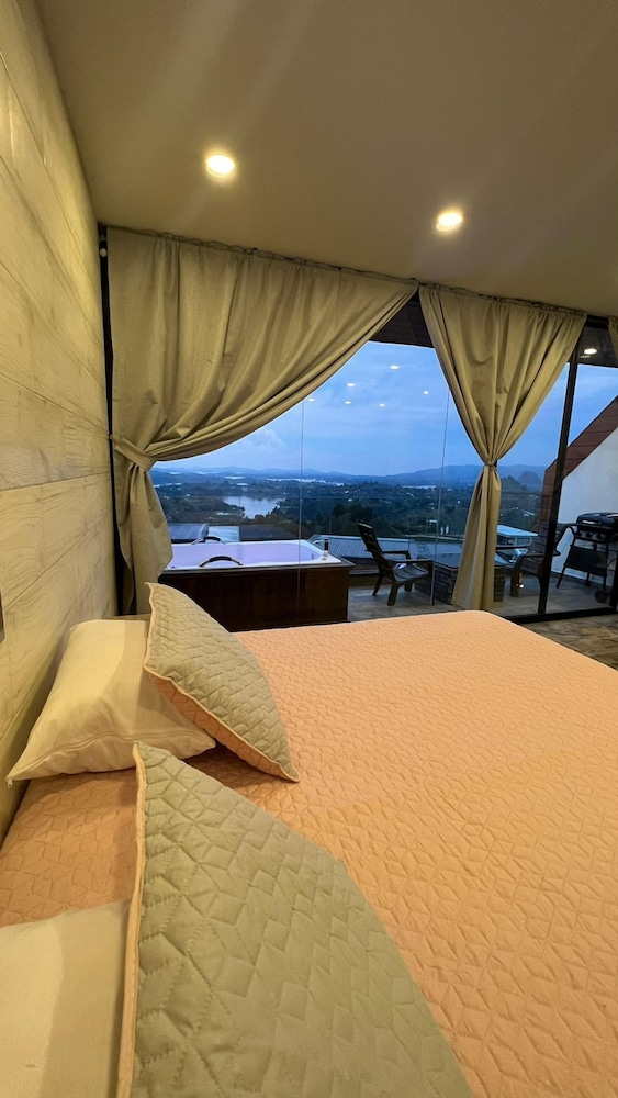 MONTECIELO HOSTING GUATAPE