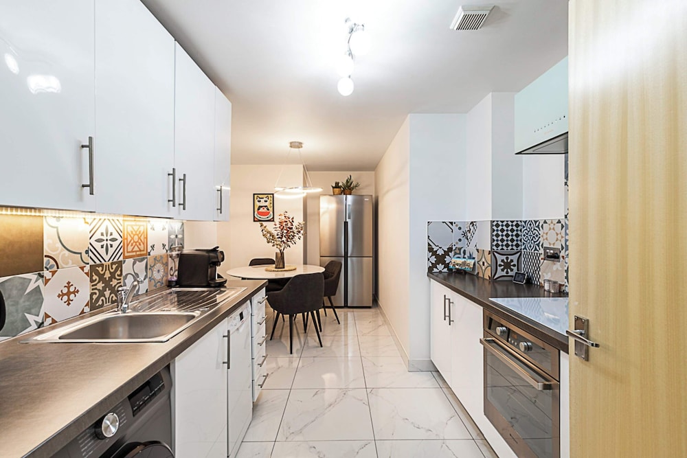 Modern and Minimalist Flat in Vauxhall