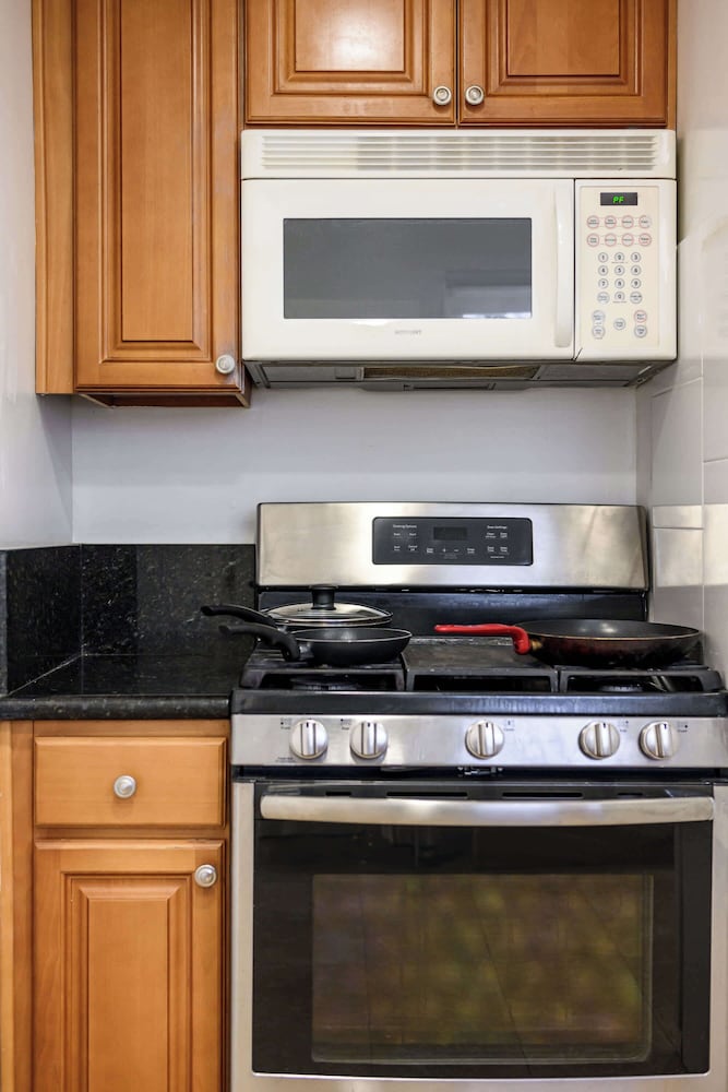 Cozy Home Near LA With Full Kitchen Laundry