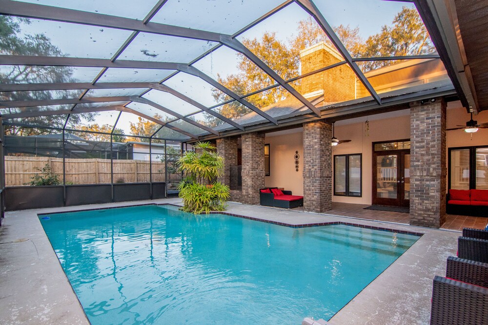 Tampa Vacations - Convenient Tampa Home: Lanai, Pool - Property Image 1