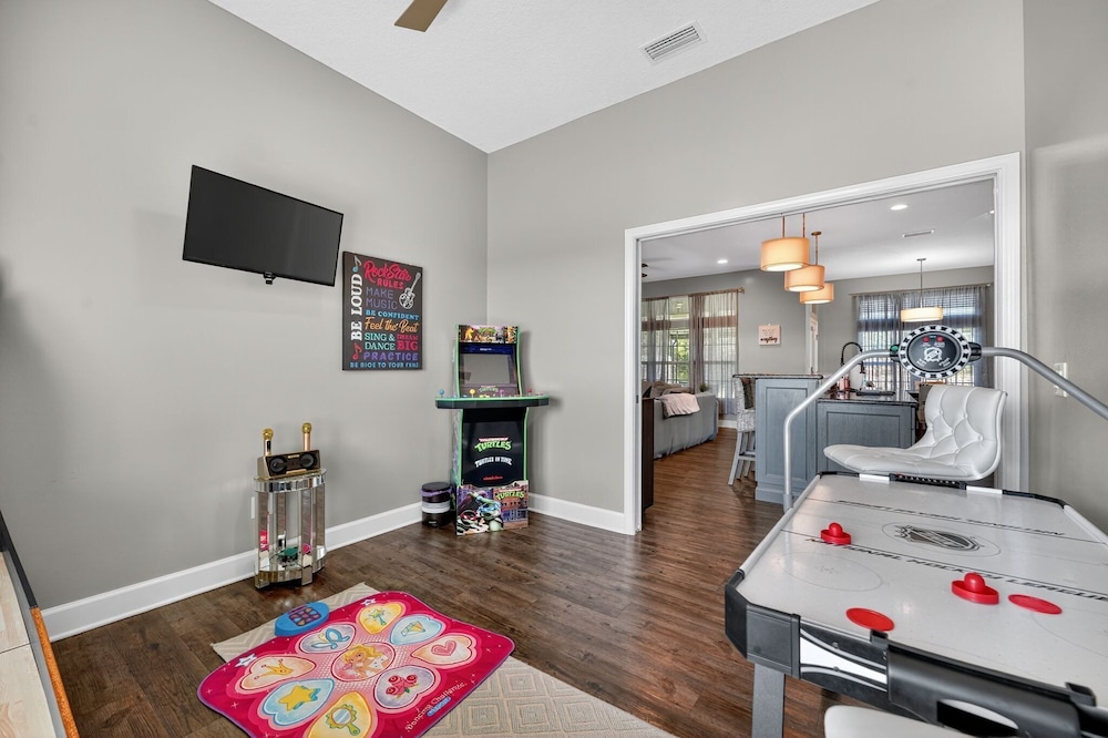 Floridays Manor 4 Bedroom Home