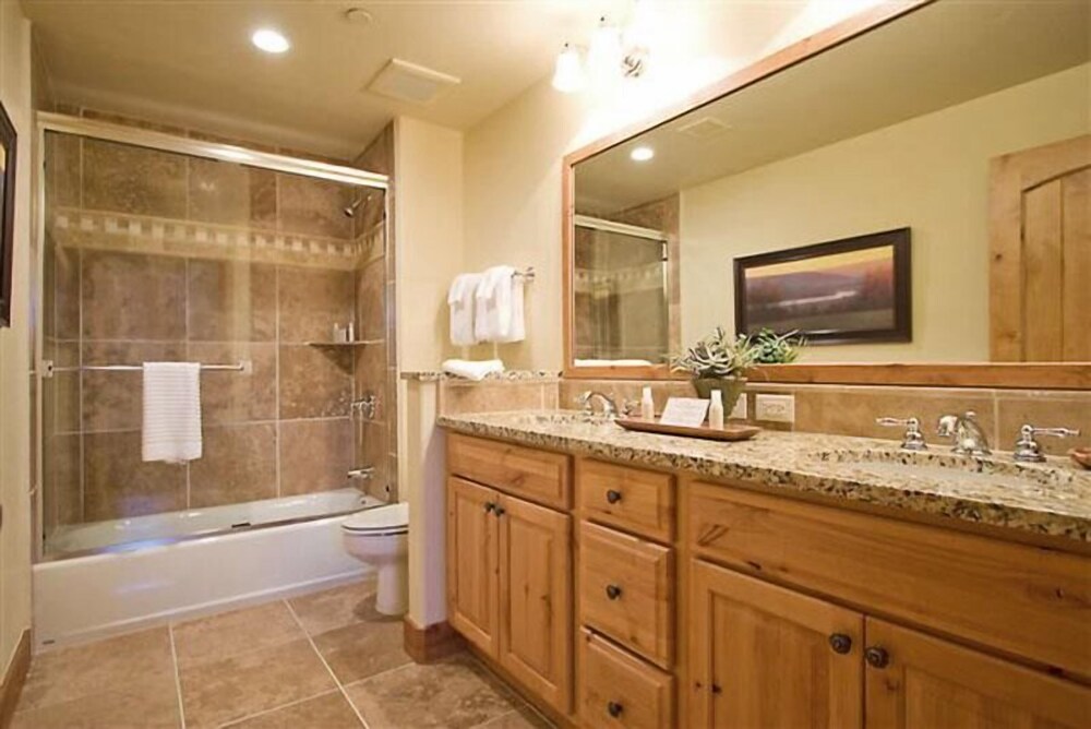 5305 Emerald Lodge, Trappeur's Crossing Apartment 4
