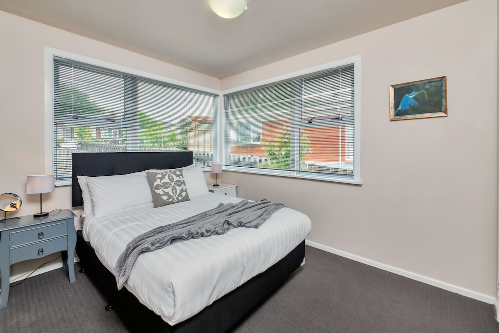 Sunny Three Bedroom Delight Upper Level, photo 18