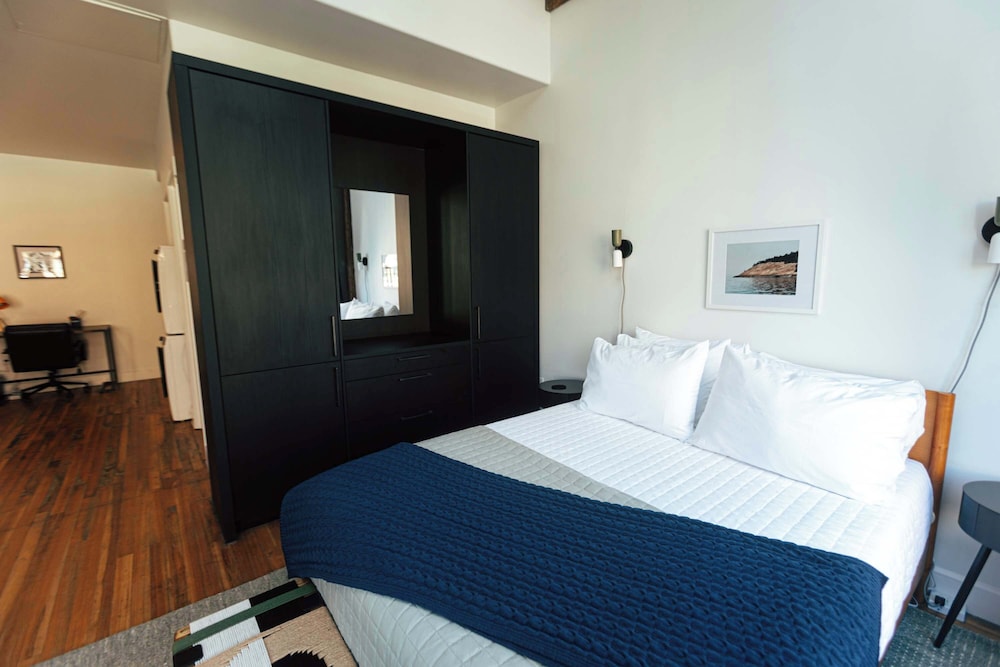 Loft 302 - The William - Sunlit - Above Carrigans