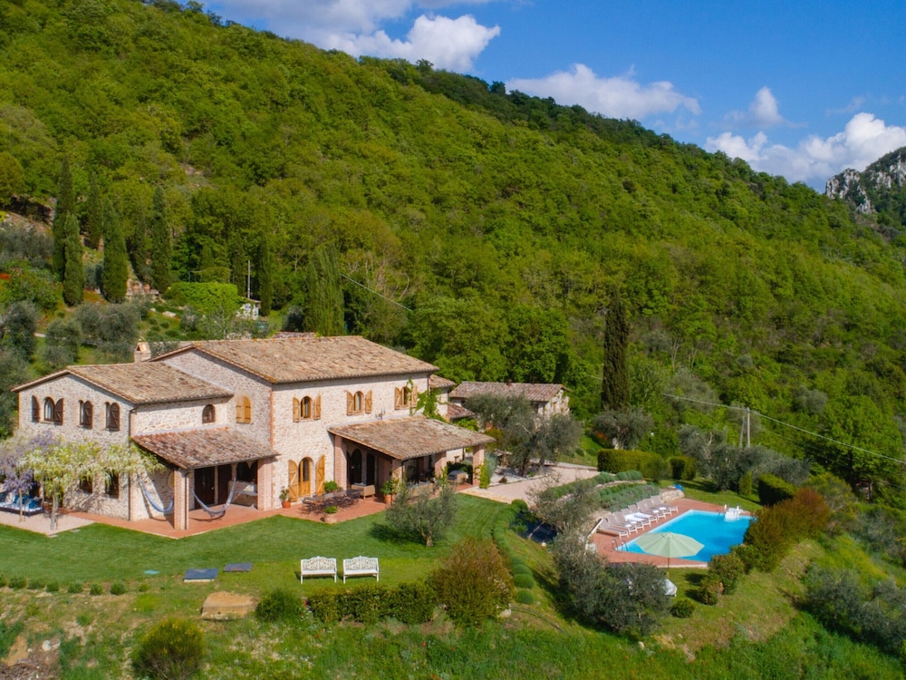 Villa in Umbria With Private Pool and Valley Views en Perugia