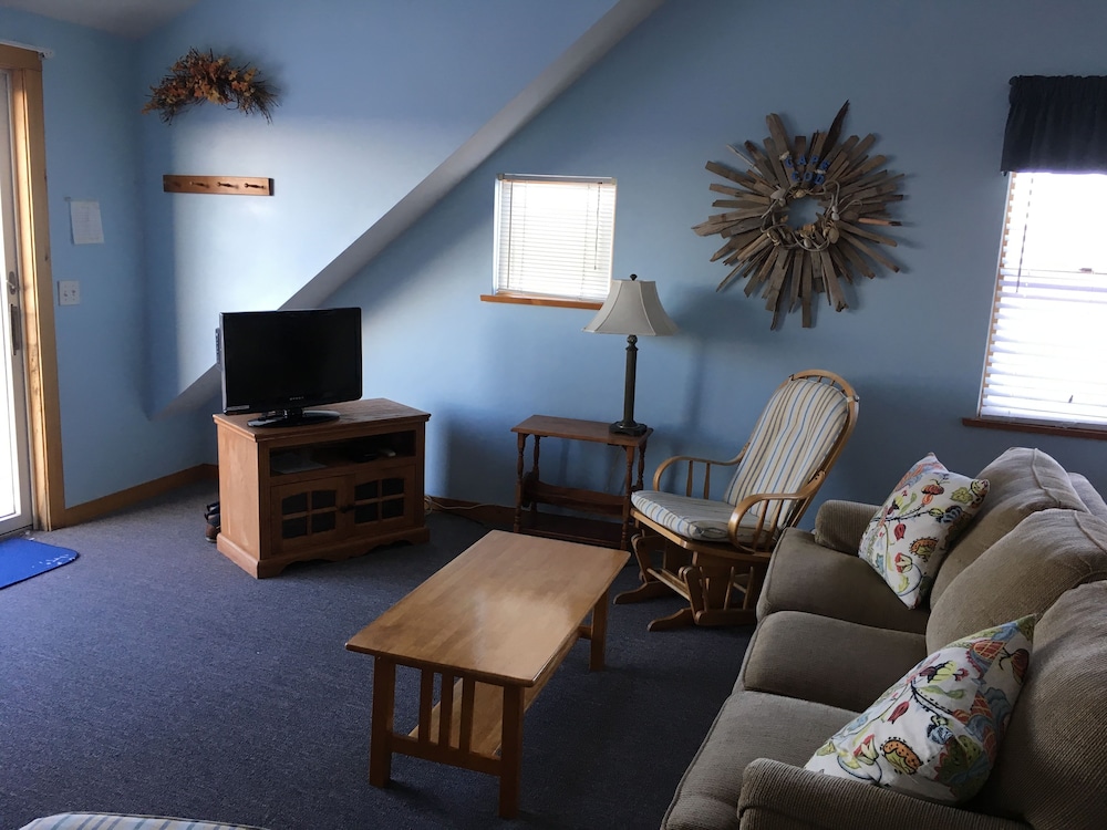 East Harbour Motel and Cottages