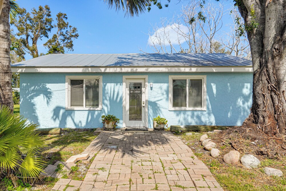 3 Mi to Beaches: Pet-friendly Retreat in Bradenton