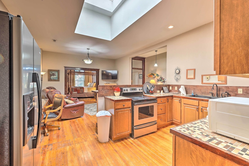 Apartment in the Heart of Yankton - Pets Welcome! view 3