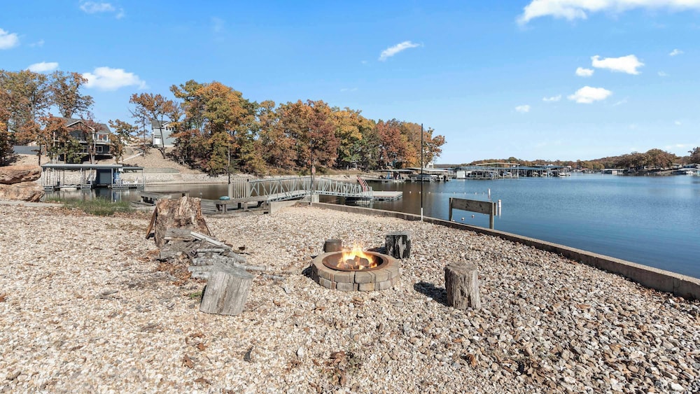 Lakeside Haven - Condo for 8