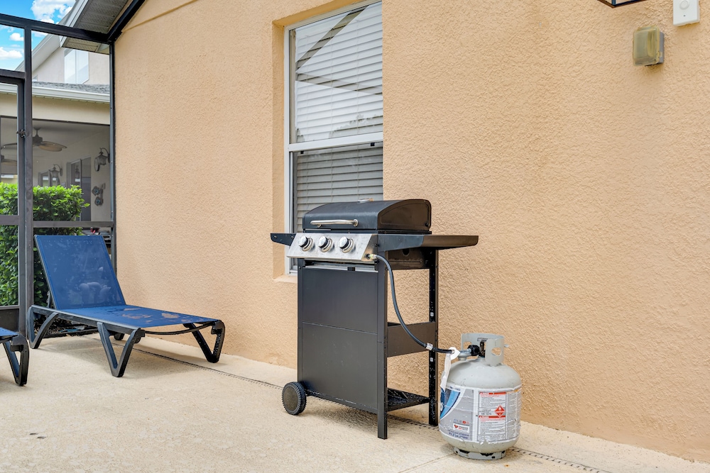 South Facing Pool & Spa - Emerald Island Gated Resort - Image 3