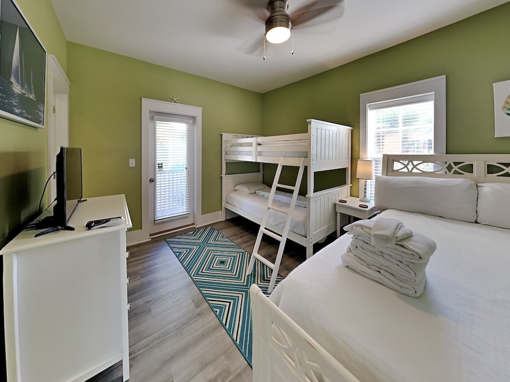 Bungalows at Seagrove by Southern Vacation Rentals view 3