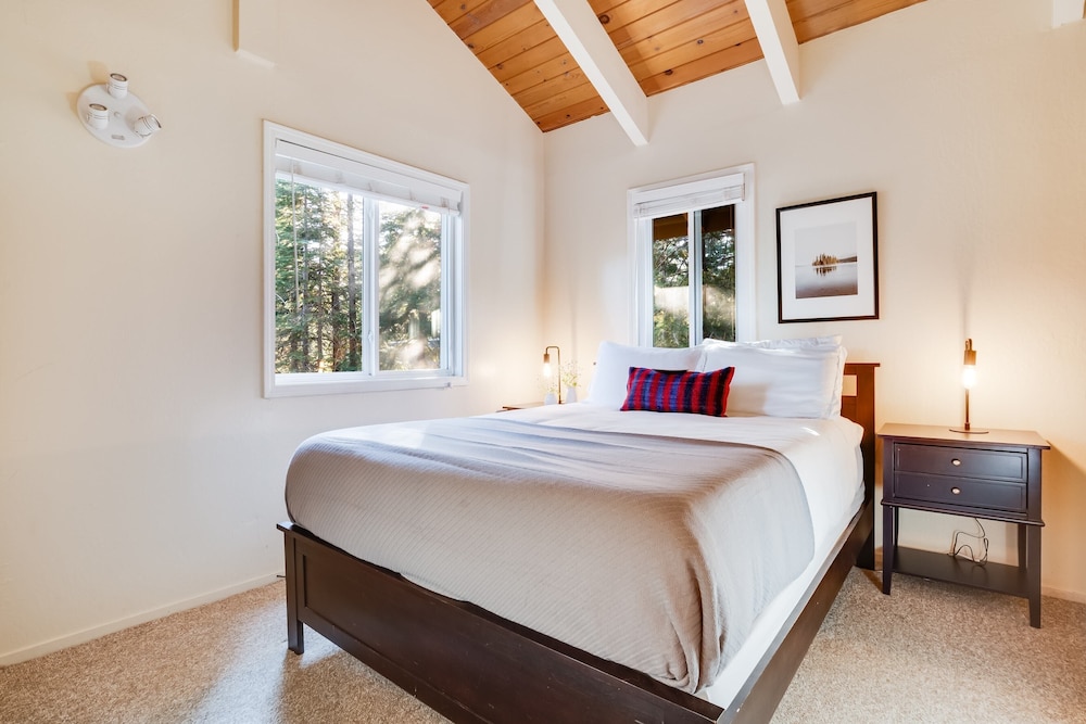 Homewood by Avantstay Amazing Family Cabin w/ Hot Tub & Sauna view 5