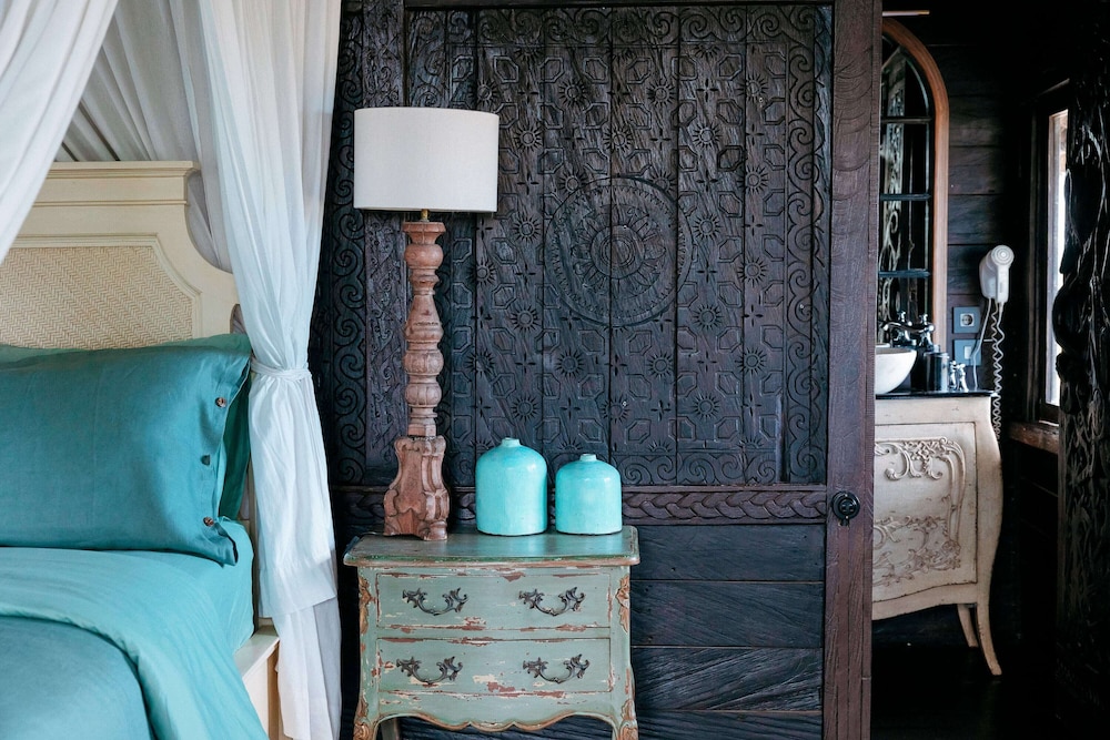 Most Exotic Beachfront Villa Keong
