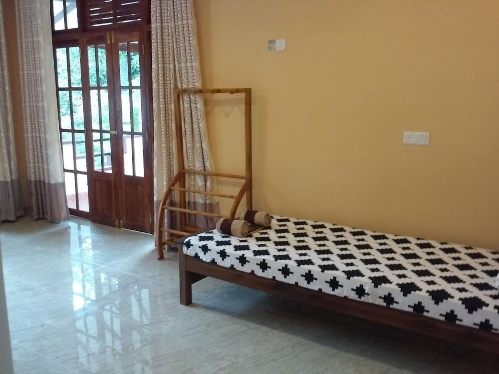 Lizzie Villa Guest House