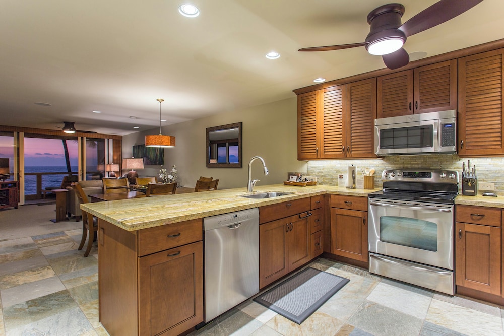Exquisite Oceanfront Beautifully Upgraded Corner Unit - Vrkcv