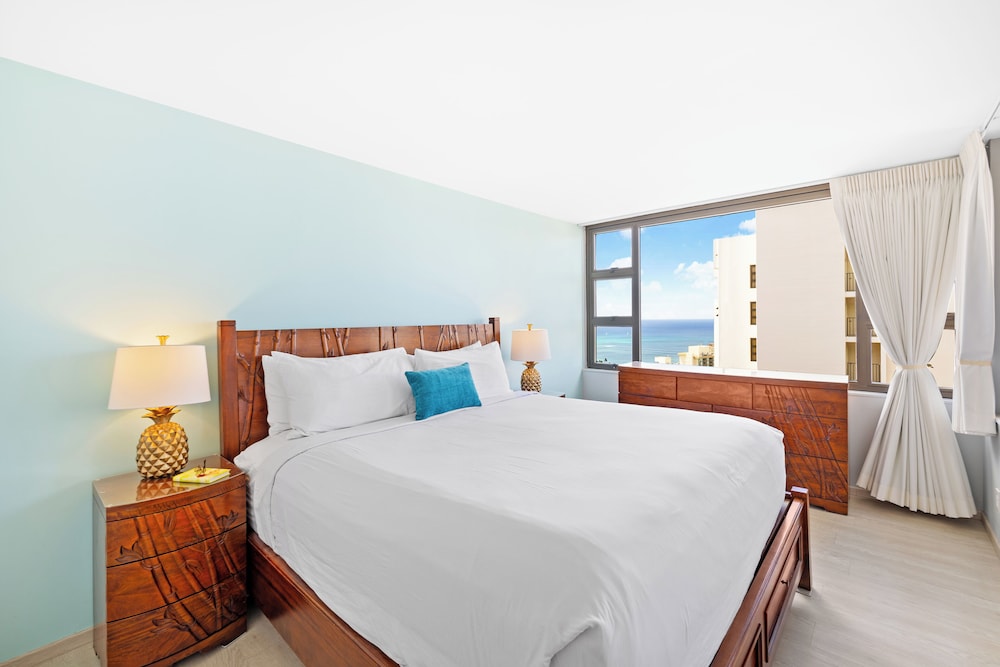 High Floor Ocean View Condo (King Bed and Parking) hotel photo