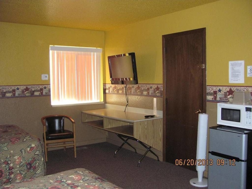 Earth Inn Motel