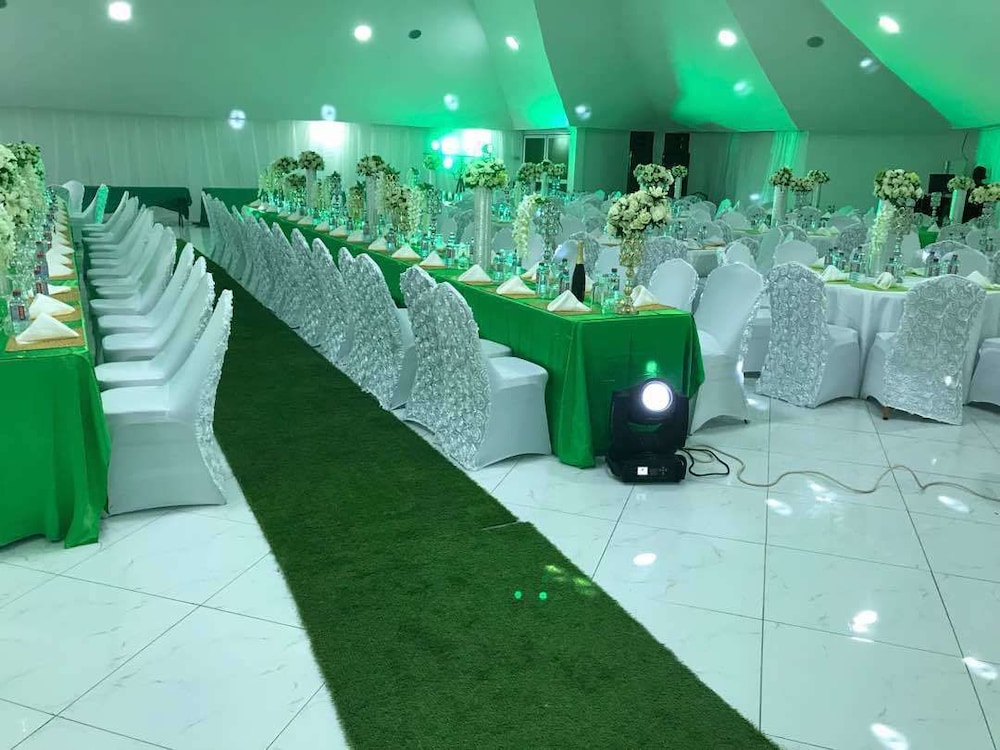 Sheilas Executive Hotel & Lodge