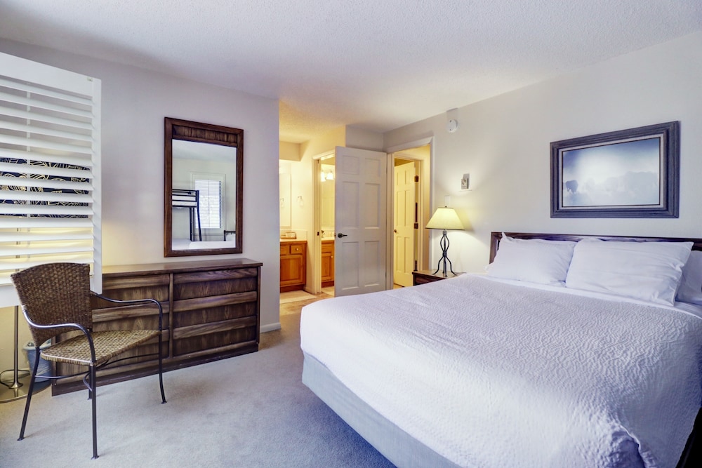 Ten Mile Haus C-9 2 Bedroom Condo