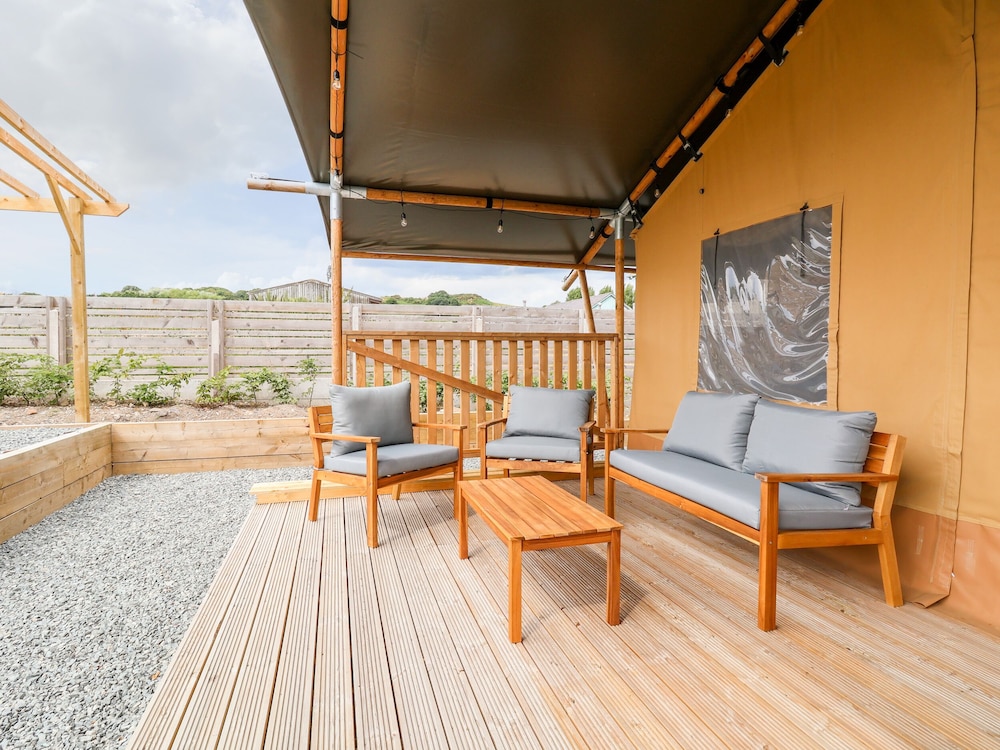 Lucky Clucky Lodge