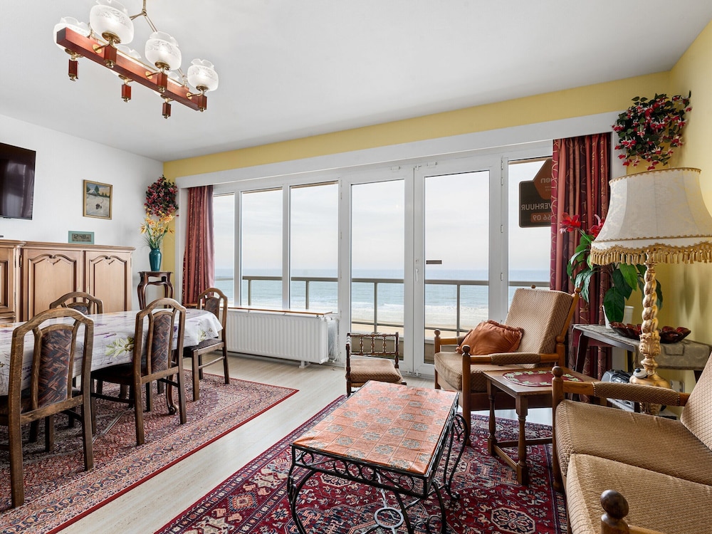 Tranquil Apartment With sea View