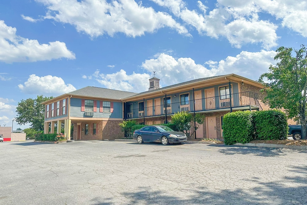 Louisville Inn By Oyo Louisville Municipal Airport