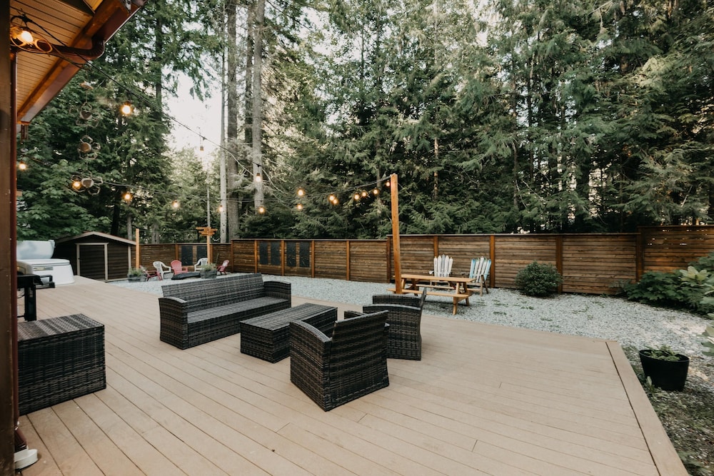 Mt Baker Rim Cabin 24 - Hot Tub, Wifi, Air Conditioning, Sleeps 8
