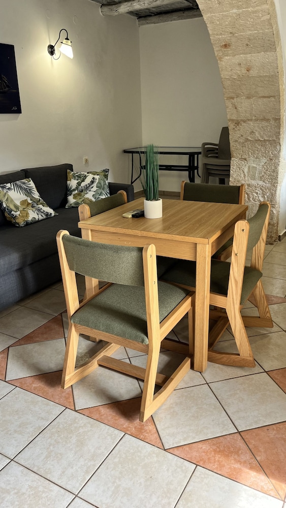 Skandalis Traditional Suites