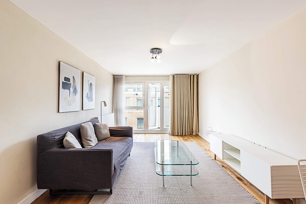 Modern Apartment With Balcony