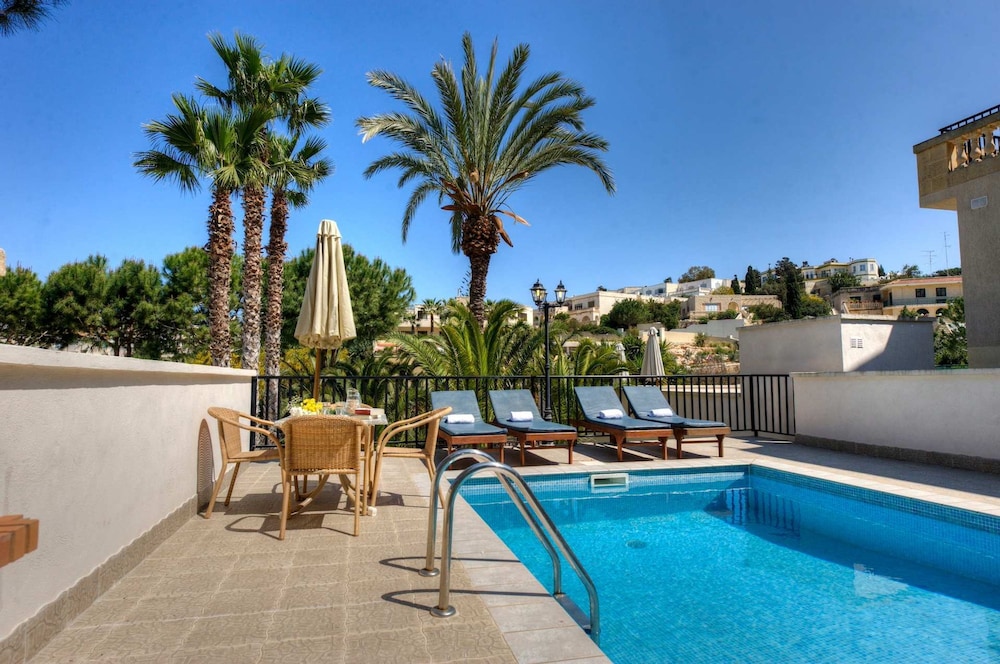 Villa Narcis - 2 Bedroom Villa With Private Pool