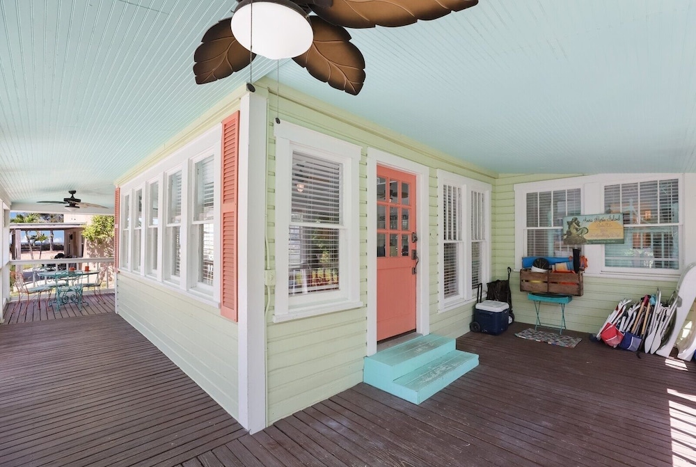 Marmalade Mermaid 3 Bedroom Home by RedAwning