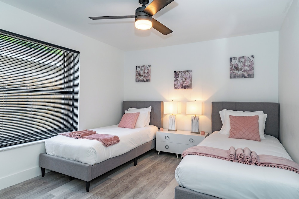 Fox Island Heated Spa - Downtown & Beach