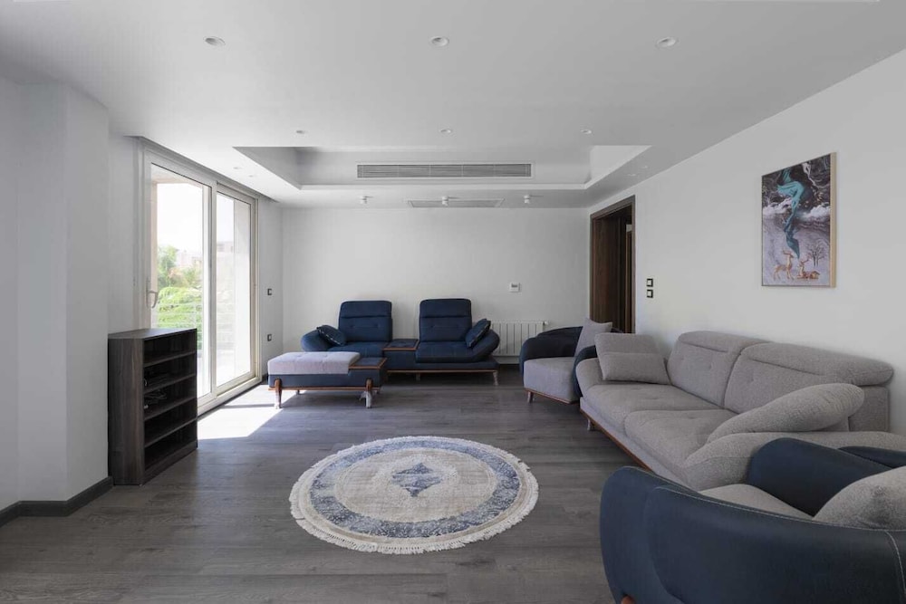 7BD Villa With Pool & Garden