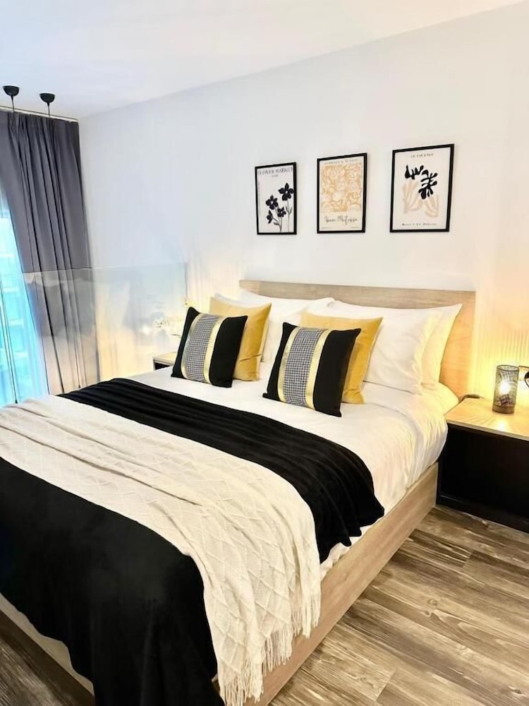 1BR Loft Pool Gym Walk to Naiharn C181