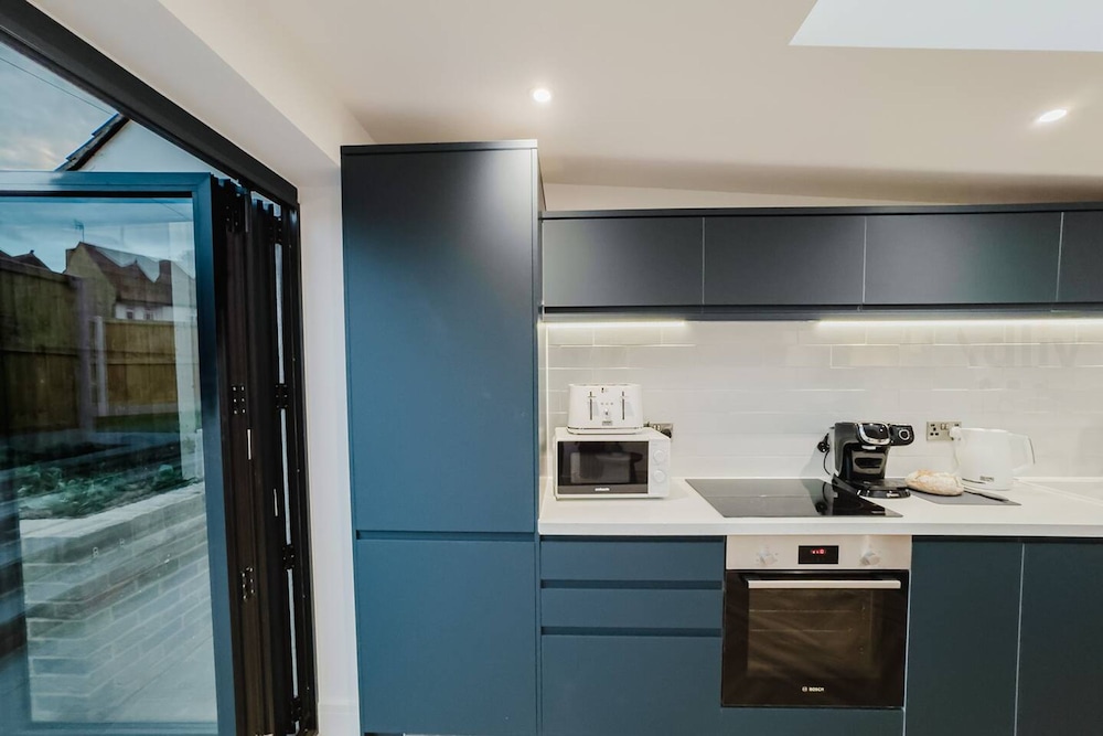 Luxury Seaside Home Parking Sleeps 8 by Adliv