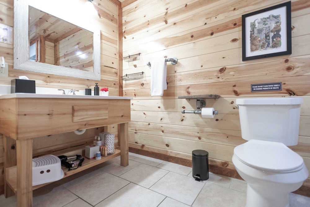 Laurel Point by Avantstay Sleeps 18! Indoor Pool, Hot Tub, Theater, Game Room