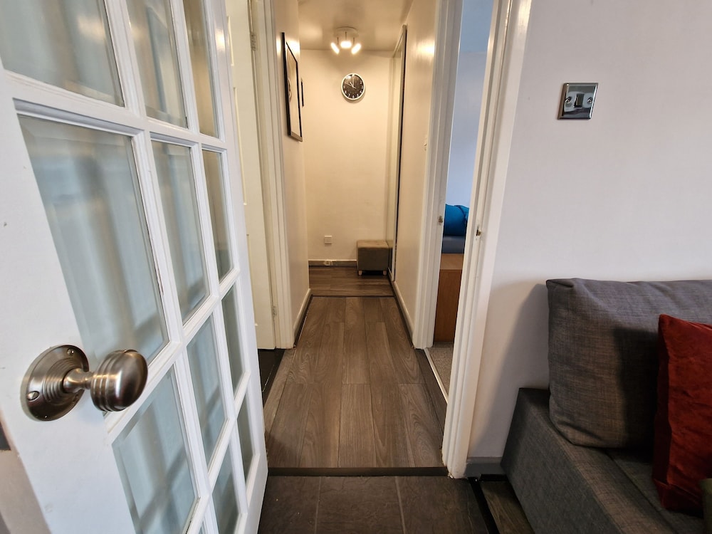 Super Comfy Apartment - Devon - A38 - Sleep 4pers view 2