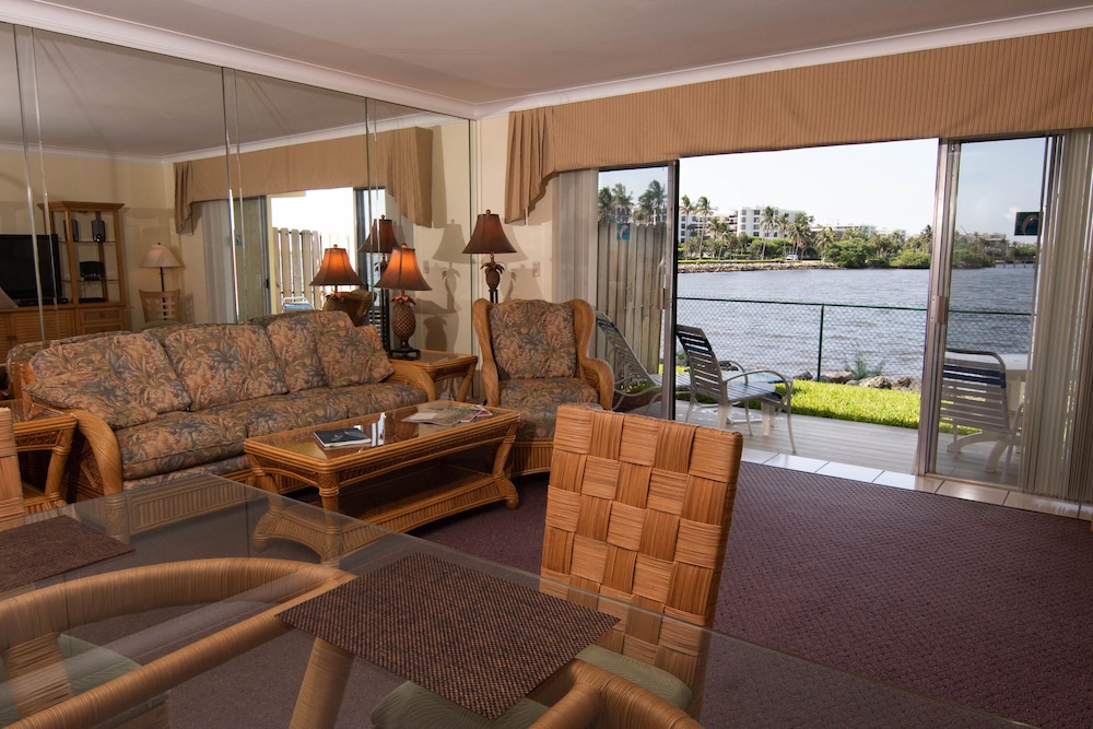 Palm Beach Waterfront Suites