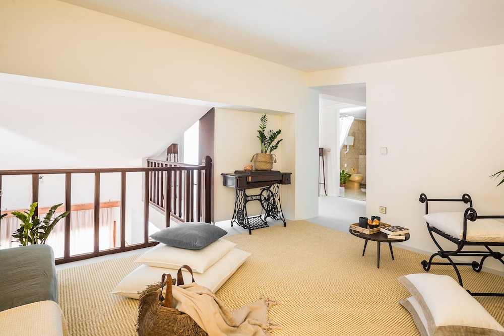 Malibu Studios & Apartments