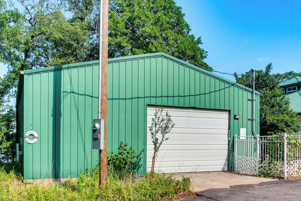 Shawnee Cabin w/ On-site Reservoir Access! view 4
