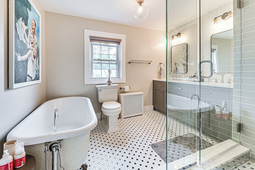 1 Mi to Vineyard: Serene Berkshires Country Escape
