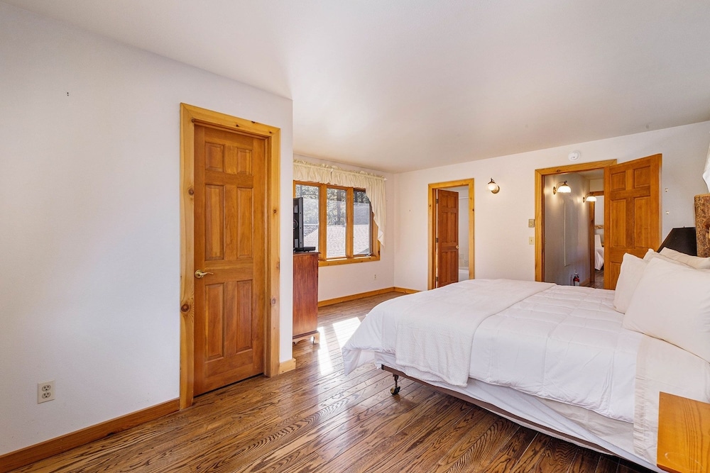 Historical Crocker Ranch - Coach House #22-zone3270 4 Bedroom Home by RedAwning