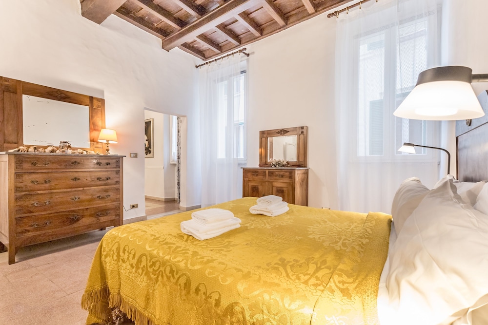 Casa Iside in Rome With 1 Bedrooms and 1 Bathrooms