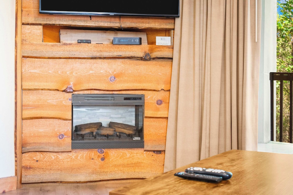 Cozy Timbers Charming Condo for 6 With Resort-style Amenities